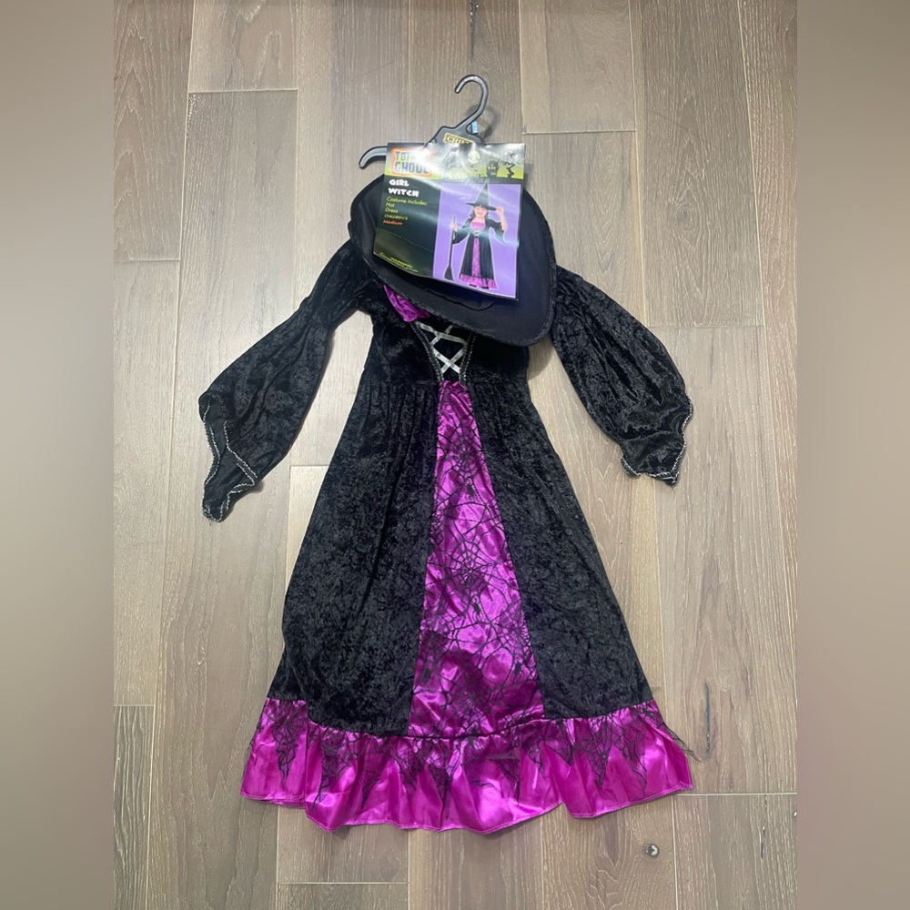 Totally Ghoul Girl witch. NWT medium includes dress/hat